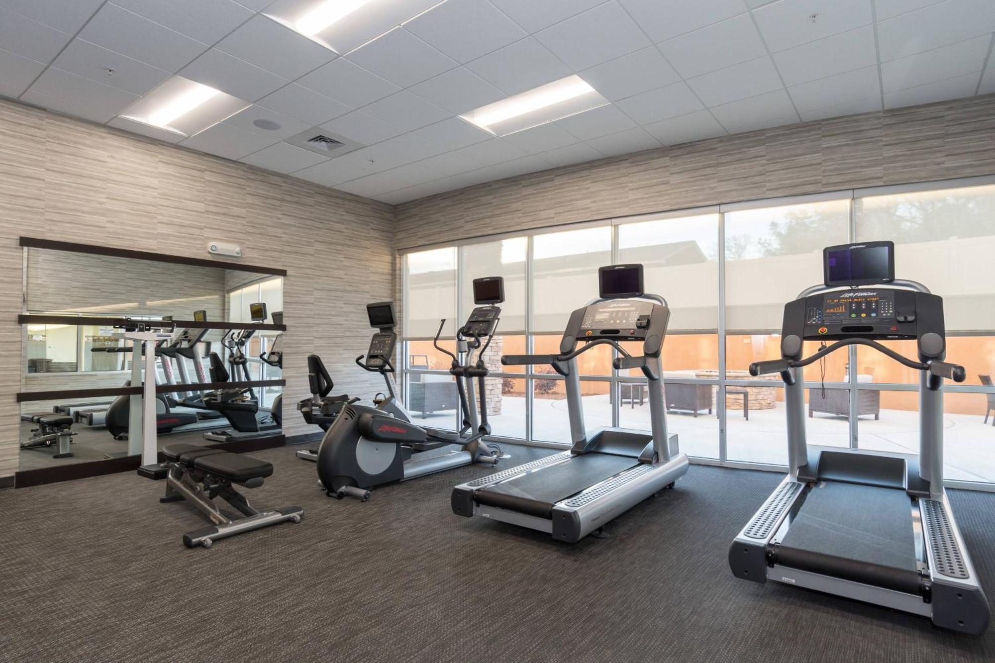 Courtyard By Marriott Fayetteville Fort Liberty - ספרינג לייק מראה חיצוני תמונה