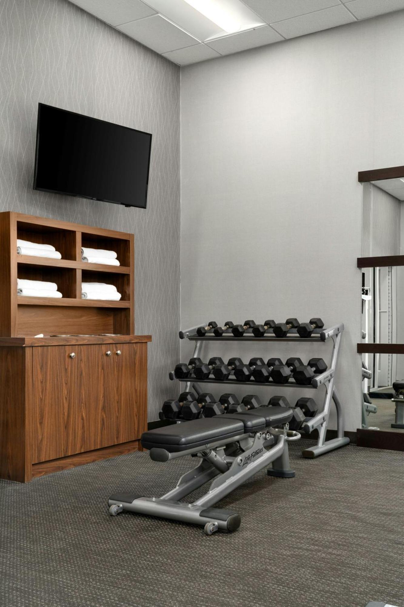 Courtyard By Marriott Fayetteville Fort Liberty - ספרינג לייק מראה חיצוני תמונה