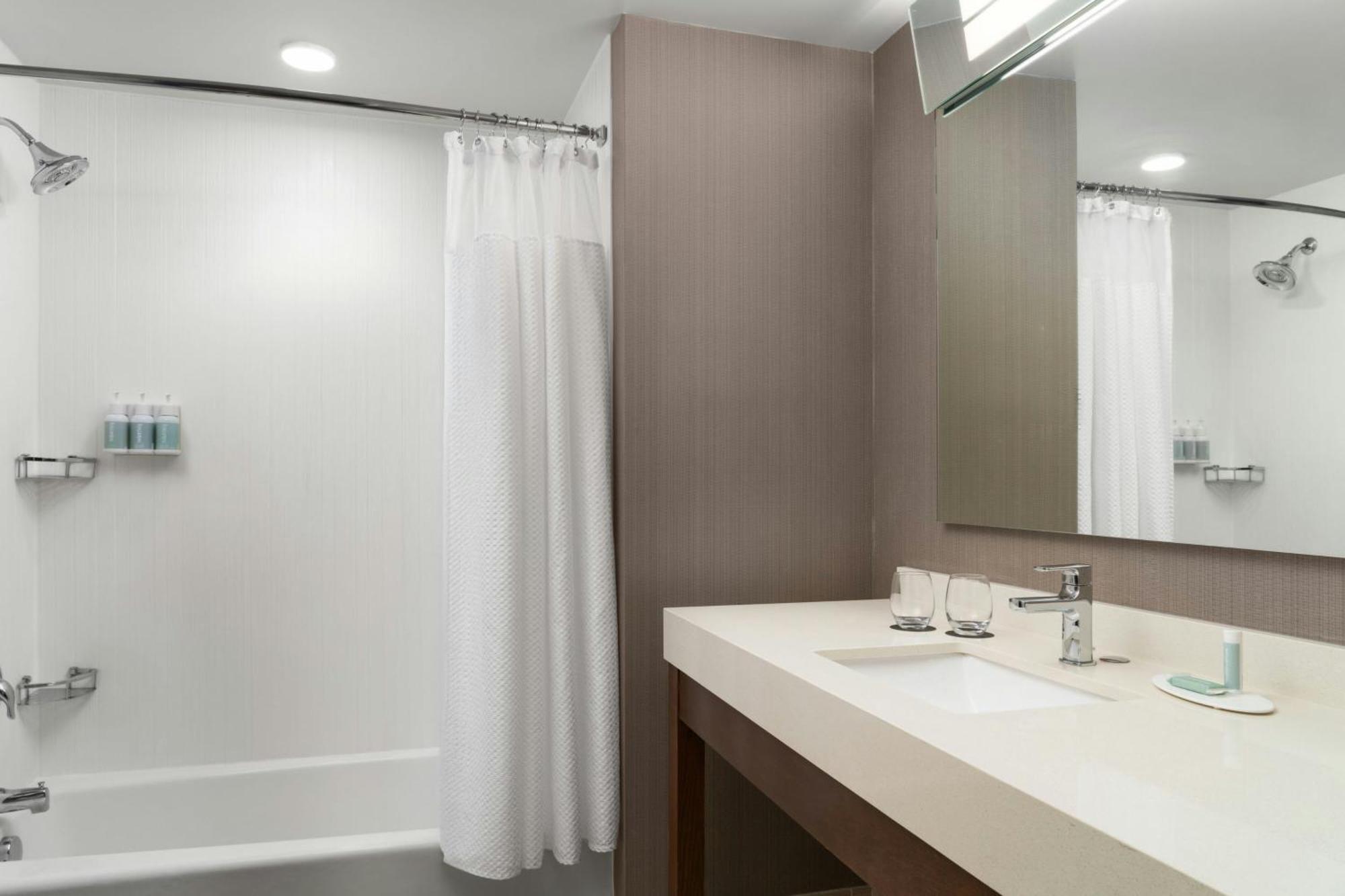 Courtyard By Marriott Fayetteville Fort Liberty - ספרינג לייק מראה חיצוני תמונה