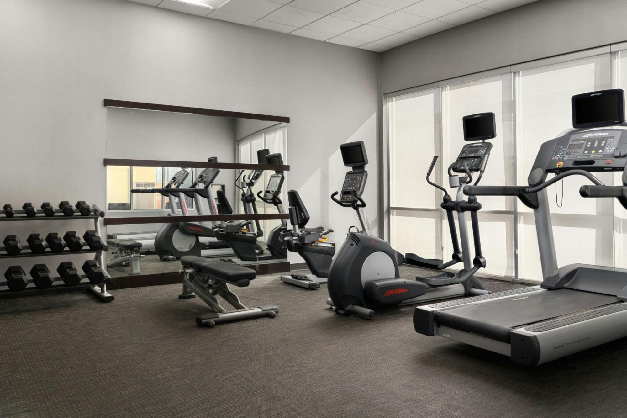 Courtyard By Marriott Fayetteville Fort Liberty - ספרינג לייק מראה חיצוני תמונה