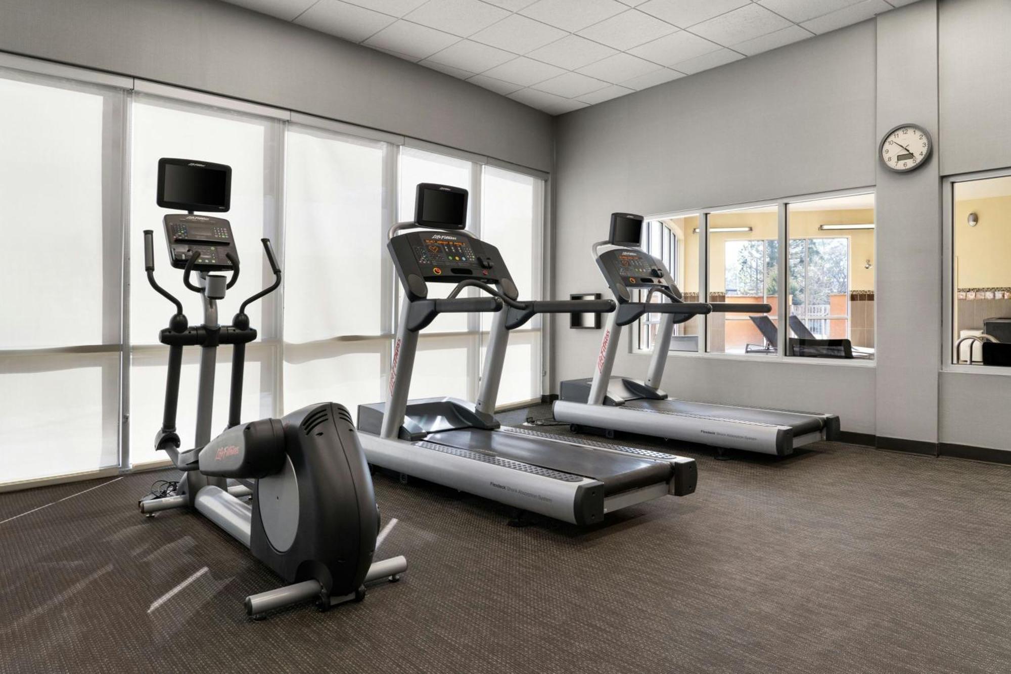 Courtyard By Marriott Fayetteville Fort Liberty - ספרינג לייק מראה חיצוני תמונה
