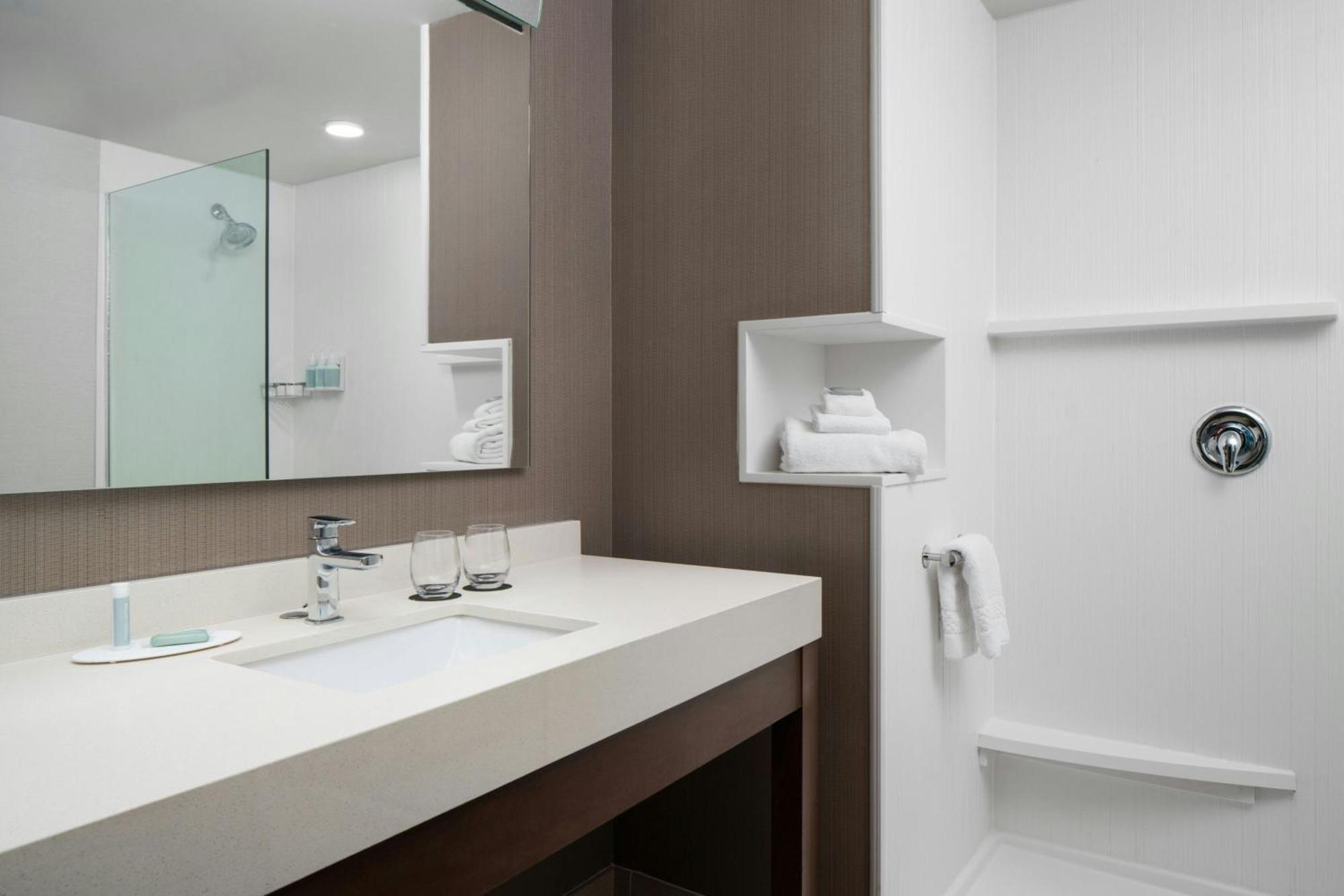 Courtyard By Marriott Fayetteville Fort Liberty - ספרינג לייק מראה חיצוני תמונה