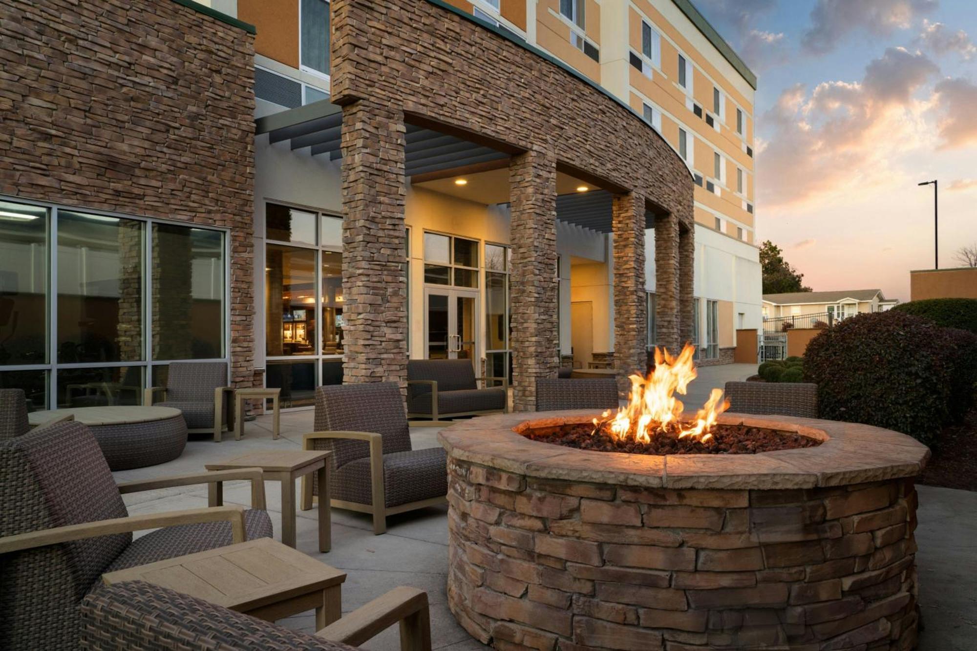 Courtyard By Marriott Fayetteville Fort Liberty - ספרינג לייק מראה חיצוני תמונה
