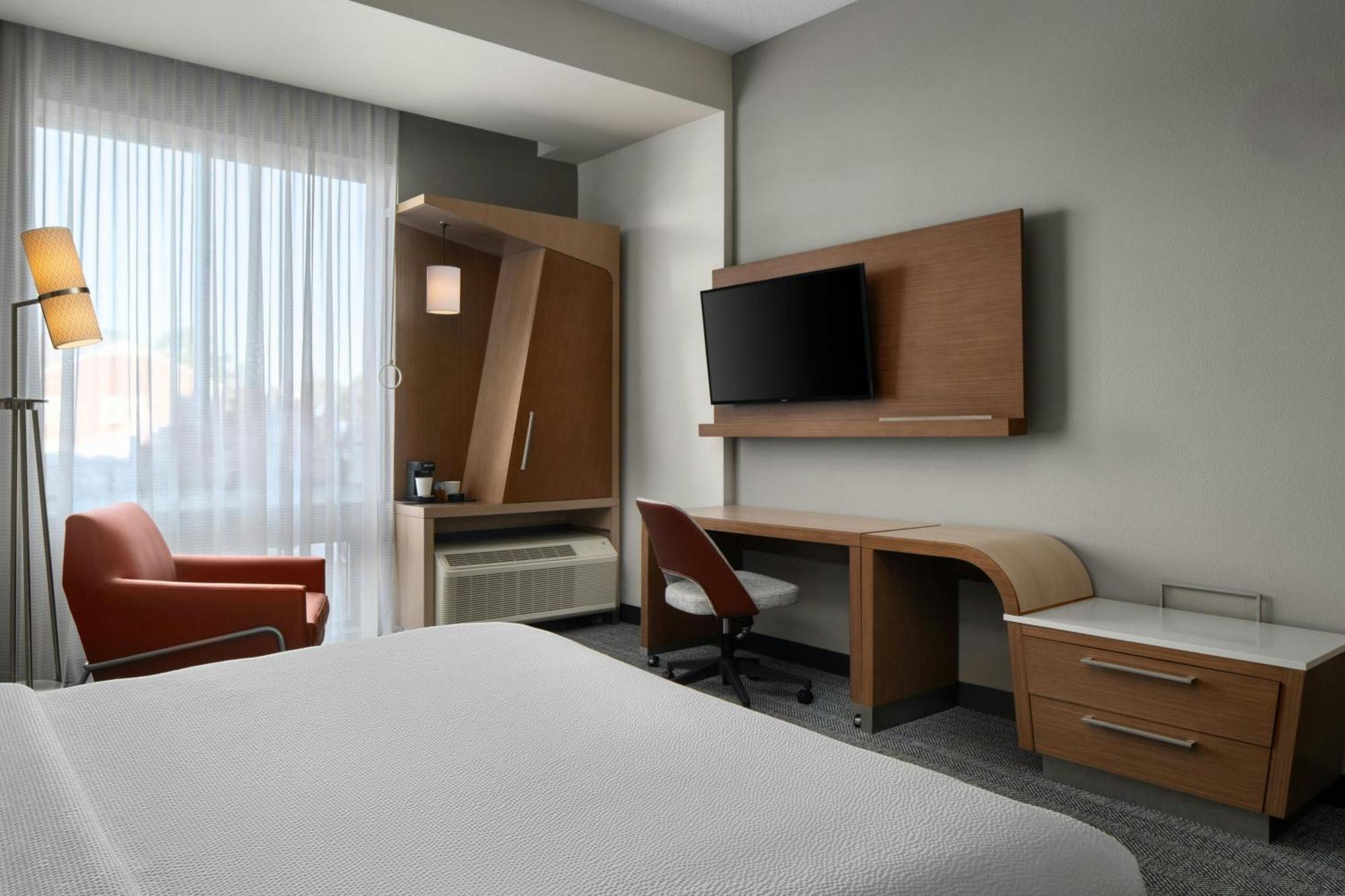 Courtyard By Marriott Fayetteville Fort Liberty - ספרינג לייק מראה חיצוני תמונה